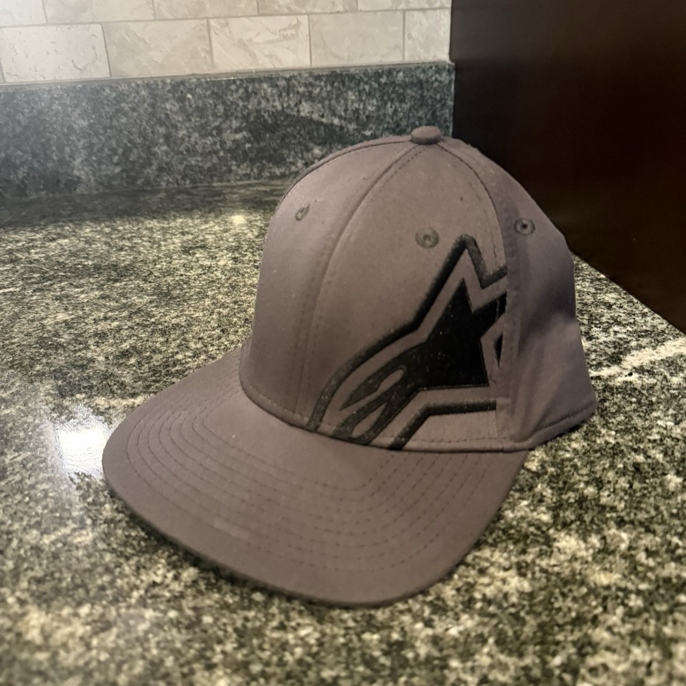 Alpinestars Delta Flexfit Hat Baseball Casual Cap Hat Black L/XL 7 1/4- 7 5/8